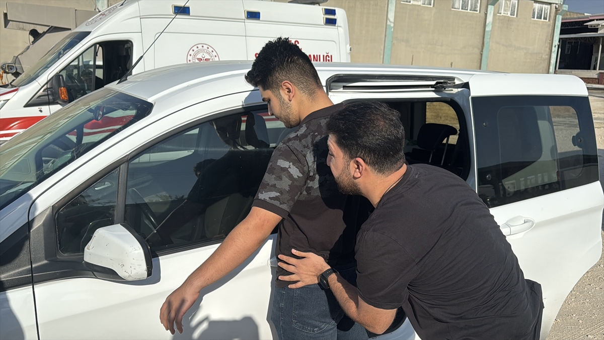 Adıyaman'da annesiyle tartıştığı iddia edilen babasını bıçakla yaralayan genç gözaltına alındı