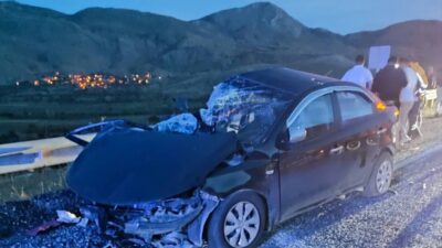 AFYONKARAHİSAR (AA) – Afyonkarahisar'ın Çay ilçesinde tır ile otomobilin çarpışması