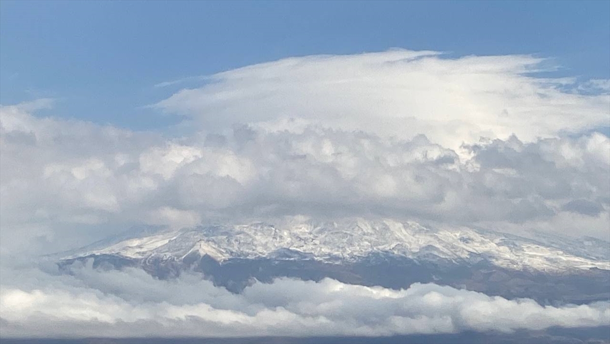 Ağrı Dağı karla kaplandı