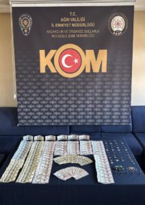 AĞRI (AA) – Ağrı'da evinde sahte 11 bin 800 ABD