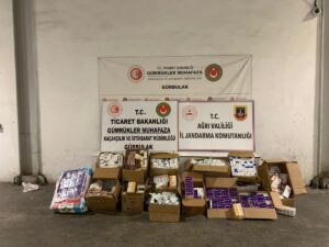 AĞRI (AA) – Ağrı'da bir tırın dorsesinde 3 bin 876