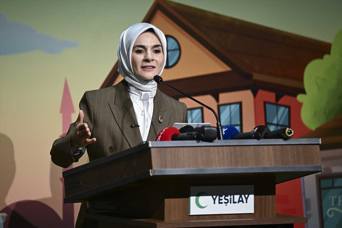 Aile ve Sosyal Hizmetler Bakanı Göktaş, Yeşilayın çocuk müzikaline katıldı: