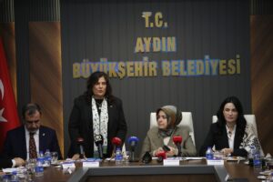 - "Sayın Cumhurbaşkanımızın liderliğinde kadını, siyasetin vitrinine değil, merkezine yerleştiren