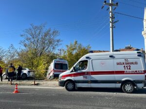 AKSARAY (AA) – Aksaray'da hasta taşıyan ambulans ile otomobilin çarpışması