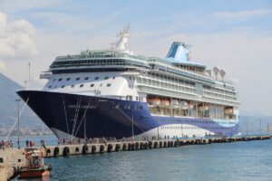 ANTALYA (AA) – Bahamalar bayraklı "Marella Discovery 2" isimli kruvaziyer,