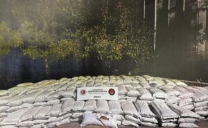 ANKARA (AA) – Ankara'nın Kahramankazan ilçesinde iki tırda 12 ton