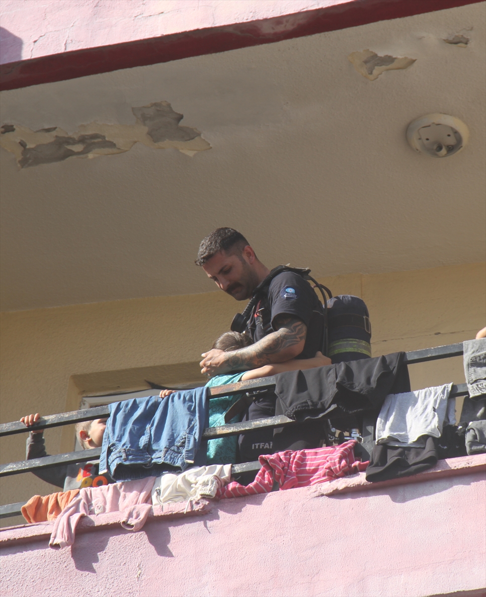 Antalya'da evde çıkan yangın hasara neden oldu