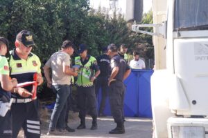 ANTALYA (AA) – Antalya'nın Serik ilçesinde kamyonla çarpışan motosikletin sürücüsü