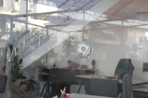 - Olay anı bir iş yerinin güvenlik kamerasınca kaydedildi