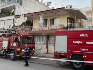 ANTALYA (AA) – Antalya'nın Serik ilçesinde, yangın çıkan evdeki muhabbet