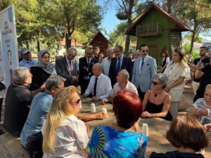 ANTALYA (AA) – Antalya'da yaşlı vatandaşlar, Kepez Belediyesince düzenlenen "Yaşlı