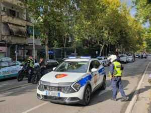 TİRAN (AA) – Arnavutluk'un başkenti Tiran'daki Temyiz Mahkemesi'nde, silahlı saldırı