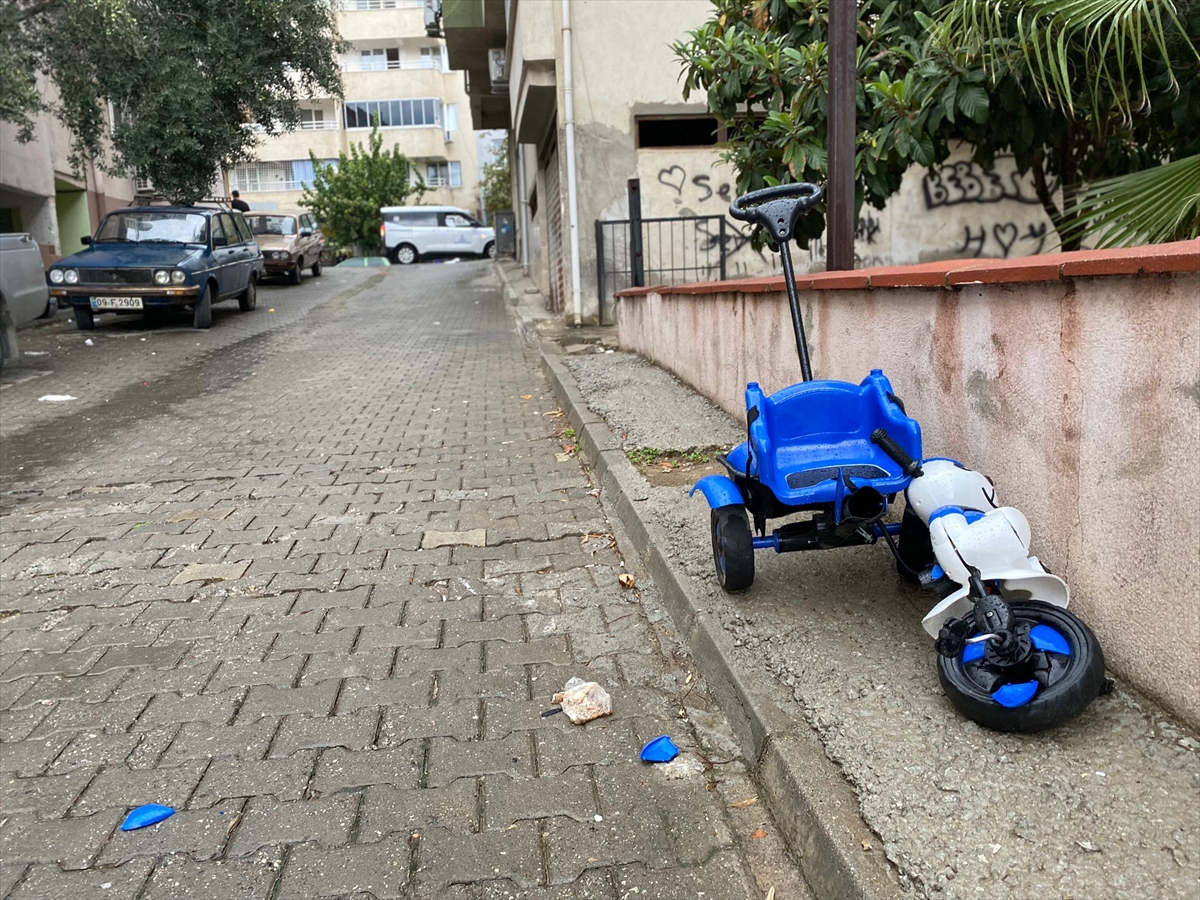 Aydın'da 4 yaşındaki torununu kurtaran kadın otomobilin çarpmasıyla öldü