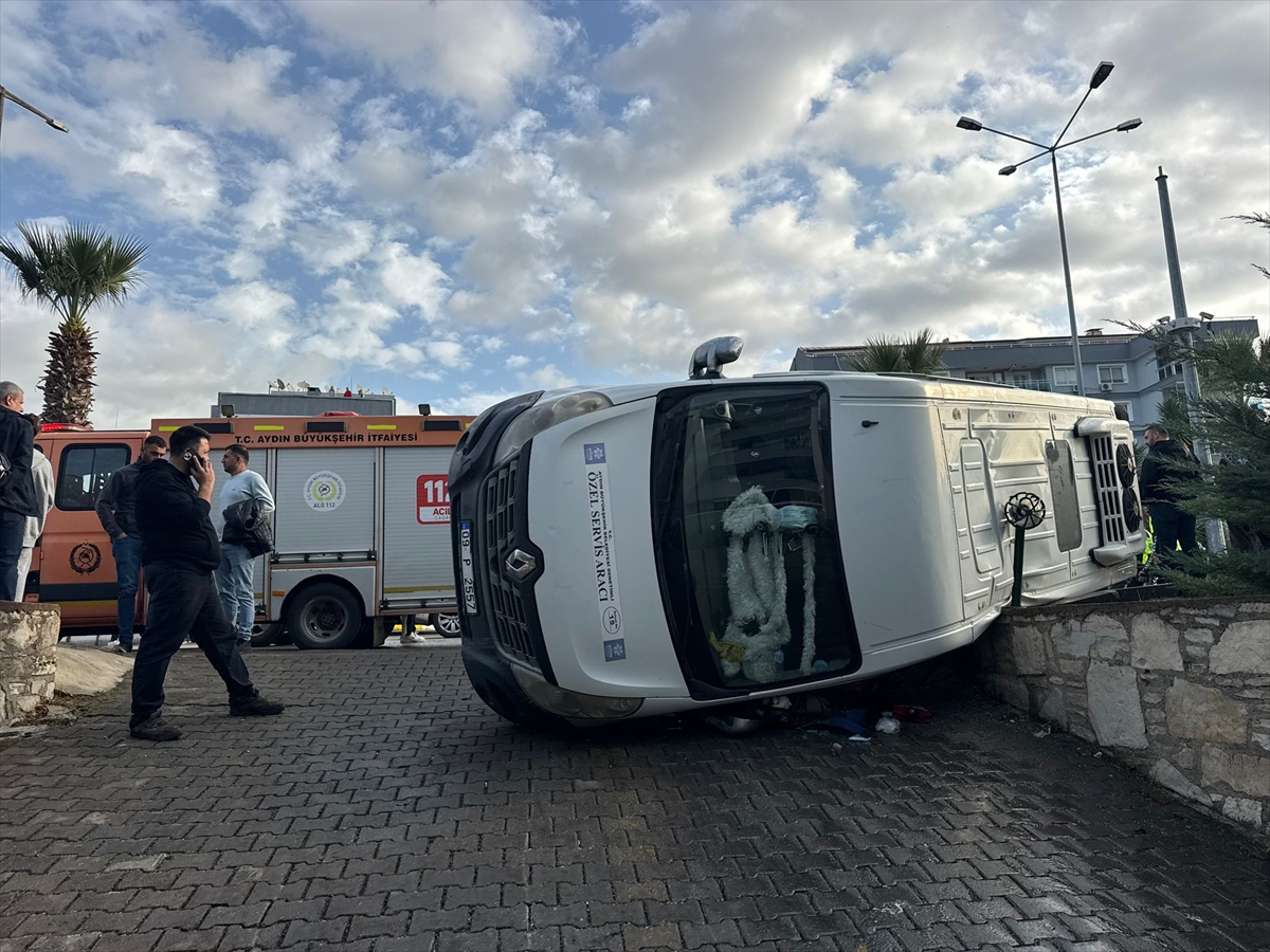 Aydın'da iki minibüsün çarpışması sonucu 6 kişi yaralandı