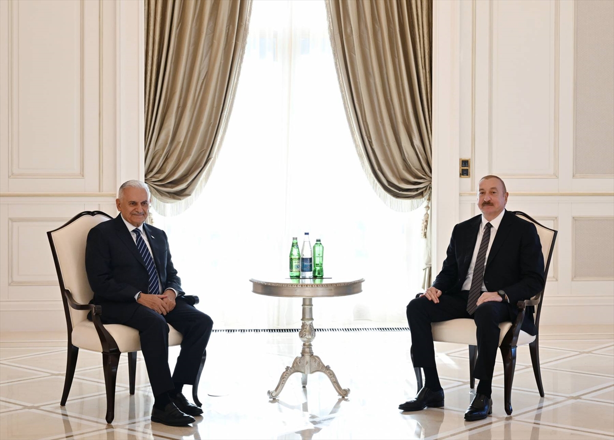 Azerbaycan Cumhurbaşkanı Aliyev, TDT Aksakallar Konseyi Başkanı Yıldırım'ı kabul etti