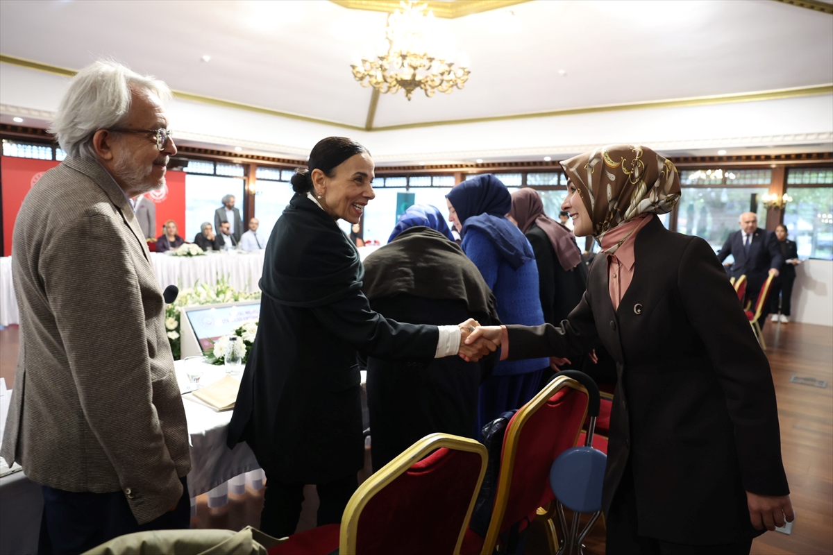 Bakan Göktaş, sosyal medya düzenlemesi için STK temsilcileriyle bir araya geldi: