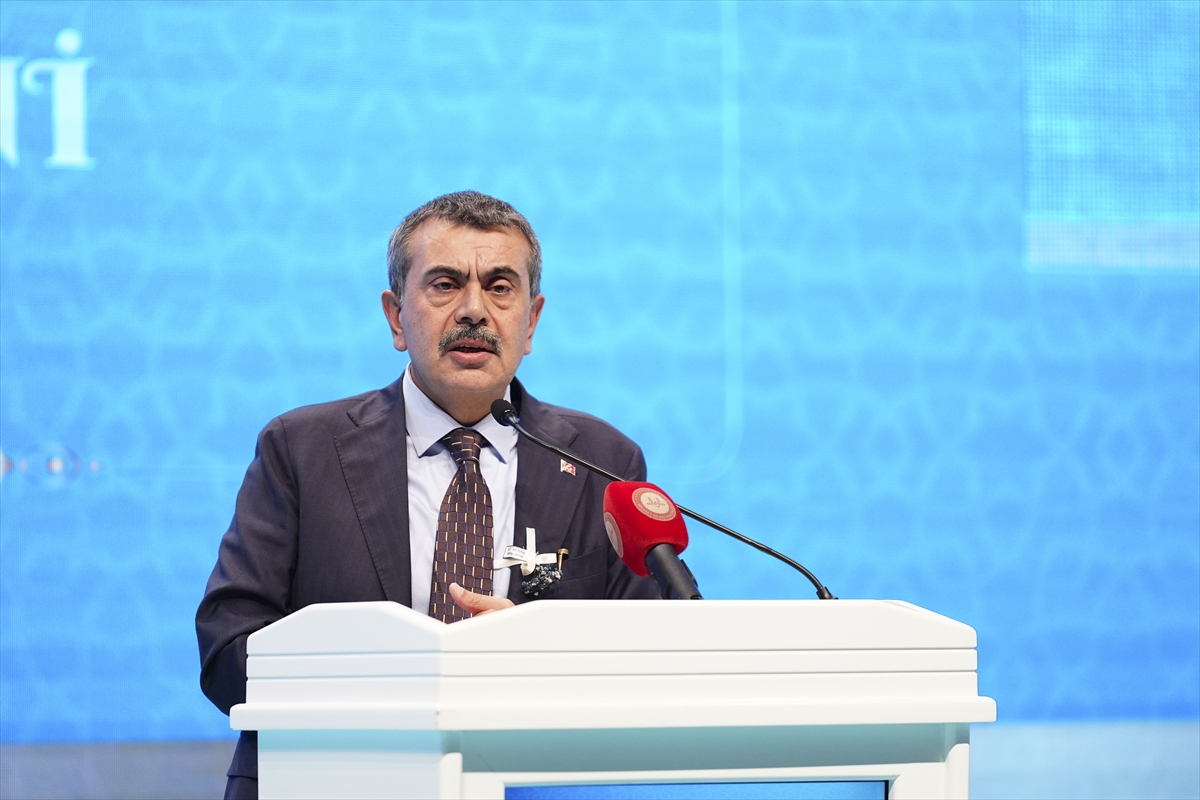 Bakan Tekin, İmam Hatip Okullarının 74. Yılında Başarı Örnekleri Sergisi ve Ödül Töreni'nde konuştu: