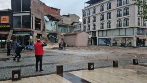 BALIKESİR (AA) – Balıkesir'in Sındırgı ilçesinde dün meydana gelen 6,1