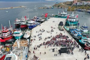 BALIKESİR (AA) – Balıkesir'in Erdek ilçesinde Türk ve Filistin bayraklarıyla