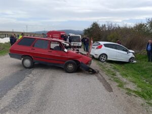 BALIKESİR (AA) – Balıkesir'in Manyas ilçesinde, meydana gelen trafik kazasında