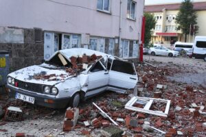 BALIKESİR (AA) – Balıkesir'in Sındırgı ilçesinde 6,1 büyüklüğündeki depremin oluşturduğu
