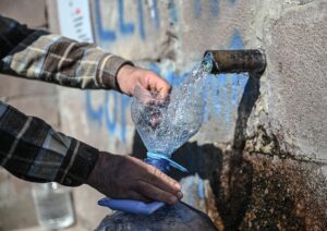 ANKARA (AA) – Ankara'nın Yenimahalle ilçesindeki su kesintisinden etkilenen vatandaşlar,