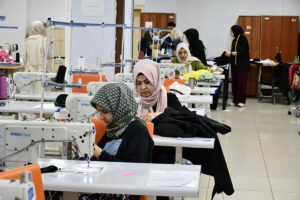 BATMAN (AA) – Batman Üniversitesi'nde bulunan tekstil atölyesinde eğitim alan