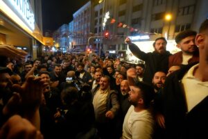 - Yapılan 3 tur oylamada adaylar seçilecek yeterliliği sağlayamayınca geçilen