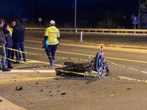 BİLECİK (AA) – Bilecik'te midibüs ile çarpışan motosikletin sürücüsü hayatını