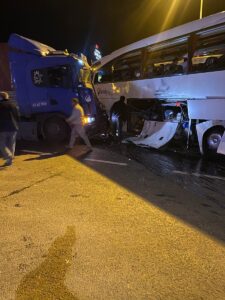 BİLECİK (AA) – Bilecik'in Bozüyük ilçesinde tur otobüsü ile tırın