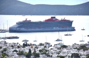 MUĞLA (AA) – Muğla'nın Bodrum ilçesine "Resilient Lady" kruvaziyeri 2