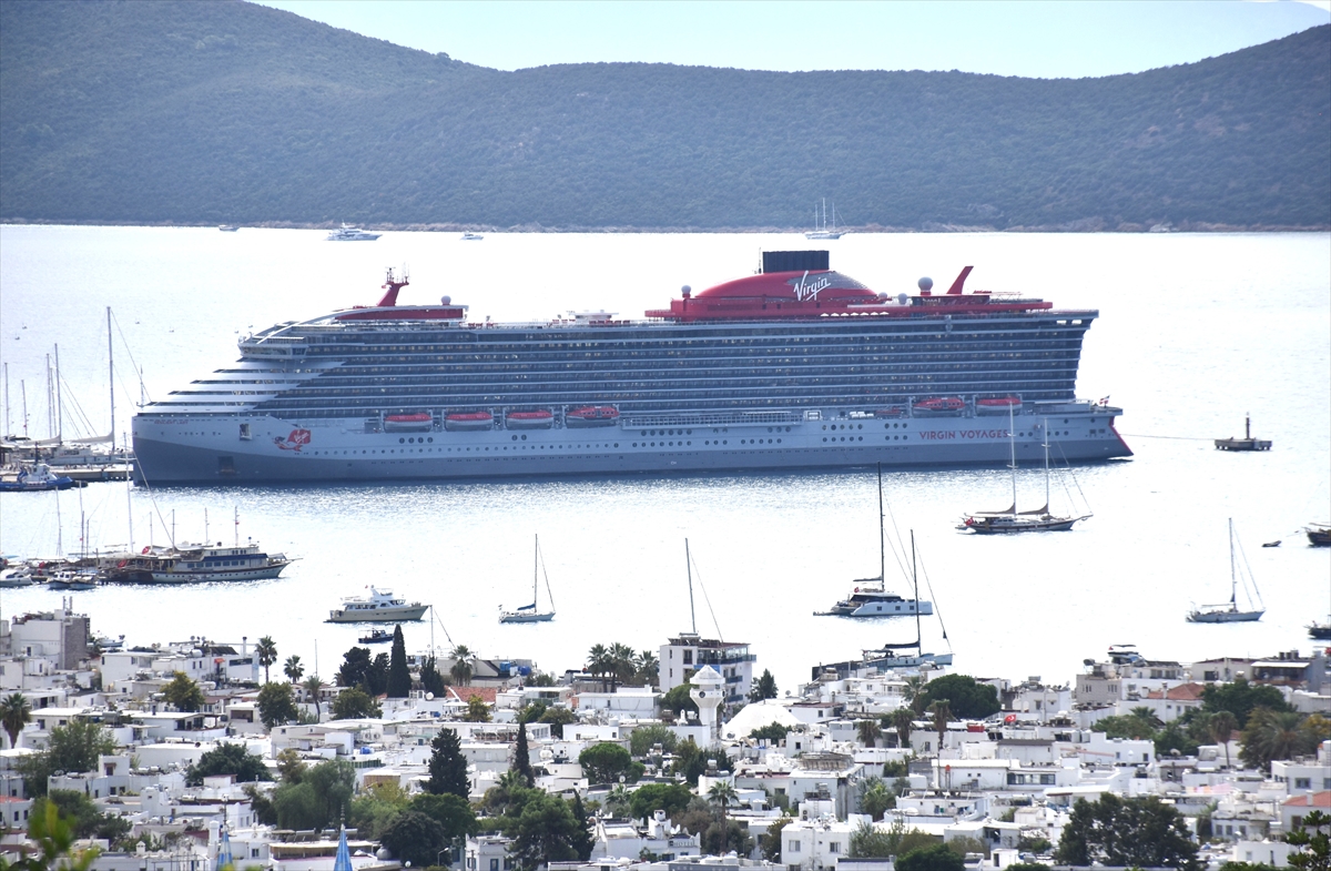 Bodrum'a “Resilient Lady” kruvaziyeriyle 2 bin 612 yolcu geldi