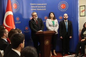 EDİRNE (AA) – Bulgaristan'dan gelen genç diplomatlar Edirne'de ziyaretlerde bulundu.