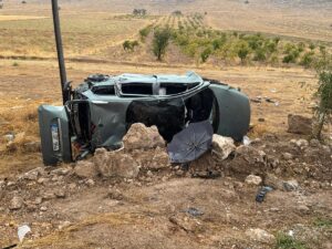 BURDUR (AA) – Burdur'un Karamanlı ilçesinde otomobilin şarampole devrilmesi sonucu