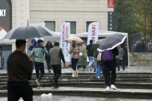 BURSA (AA) – Bursa'da sabah saatlerinden itibaren sağanak etkili oluyor.