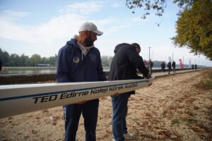 EDİRNE (AA) – Edirne'de Büyükler Türkiye Kupası Kürek Yarışları başladı.