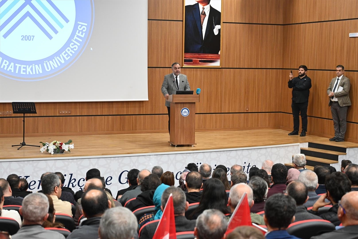 Çankırı Karatekin Üniversitesinde Cumhuriyet'in kuruluşunun 102. yılı 102 metrelik Türk bayrağı ile kutlandı