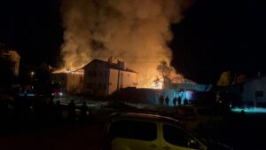 ÇANKIRI (AA) – Çankırı'nın Çerkeş ilçesinde 3 ev ile 4