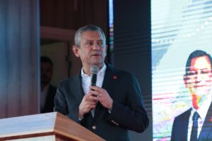 - "Cumhuriyet Halk Partisi tüm kadrolarıyla, büyük bir inançla, büyük