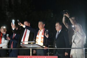 - "Muhalefete muhalefet devrini çok gerilerde bıraktık. Geçmişte hatalar, kusurlar,