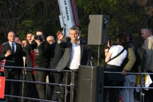 - "(Nadir toprak elementleri) Gelecekteki mucize, kalkınma için korunmalıdır, saklanmalıdır"