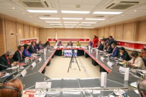 - "Sosyalist Enternasyonal bünyesinde oluşturulacak bir komisyon, ateşkes ve barış