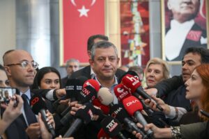 - "Böyle olacağını biliyorduk ama CHP'yi tartıştırmak istediler ve bugüne