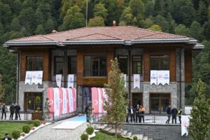 RİZE (AA) – Cumhurbaşkanı Recep Tayyip Erdoğan, Rize'nin Çamlıhemşin ilçesine