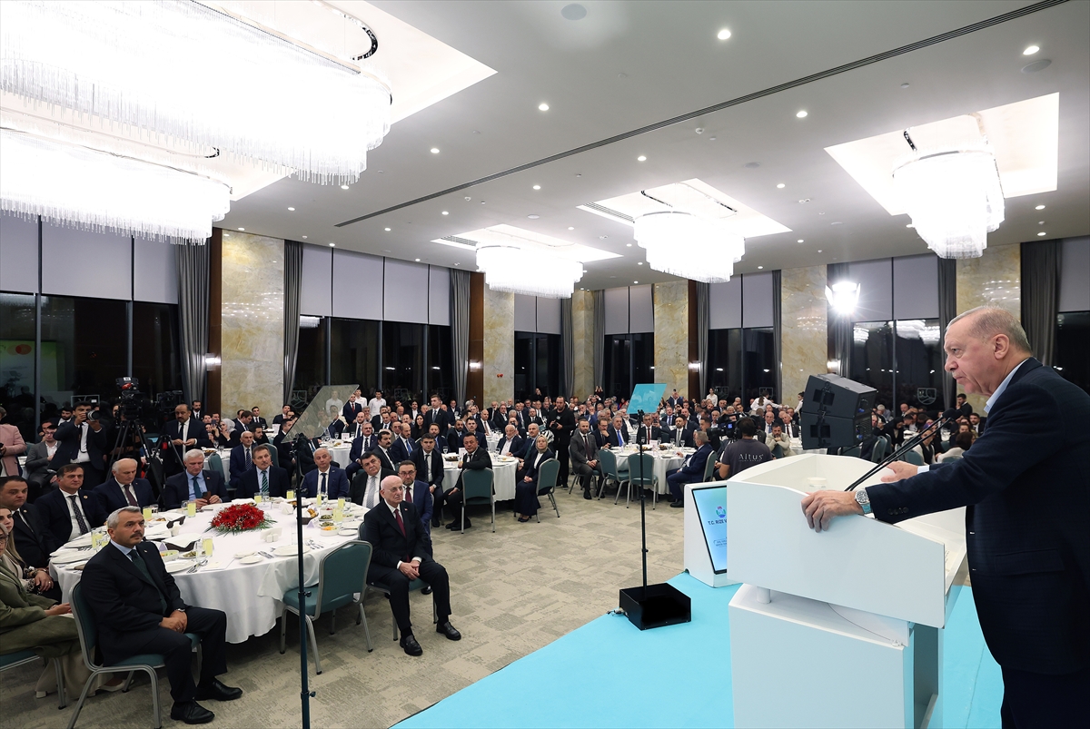 Cumhurbaşkanı Erdoğan: “Enflasyonun düşüş patikasına girmesini sağladık. Bunu kararlılıkla sürdürerek tek haneli rakamlara indirecek milletimizin rahat nefes almasını sağlayacağız”