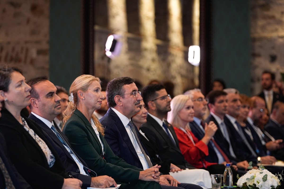 Cumhurbaşkanı Yardımcısı Yılmaz, Yatırım Danışma Komitesi Toplantısı'nda konuştu: