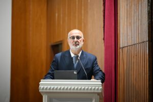 - "Modern dünyanın karmaşık sorunları karşısında, modernizmin meydan okumaları ve