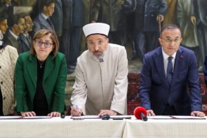 - "Türkiye'de 250 bin civarında resmi hafızımız var"