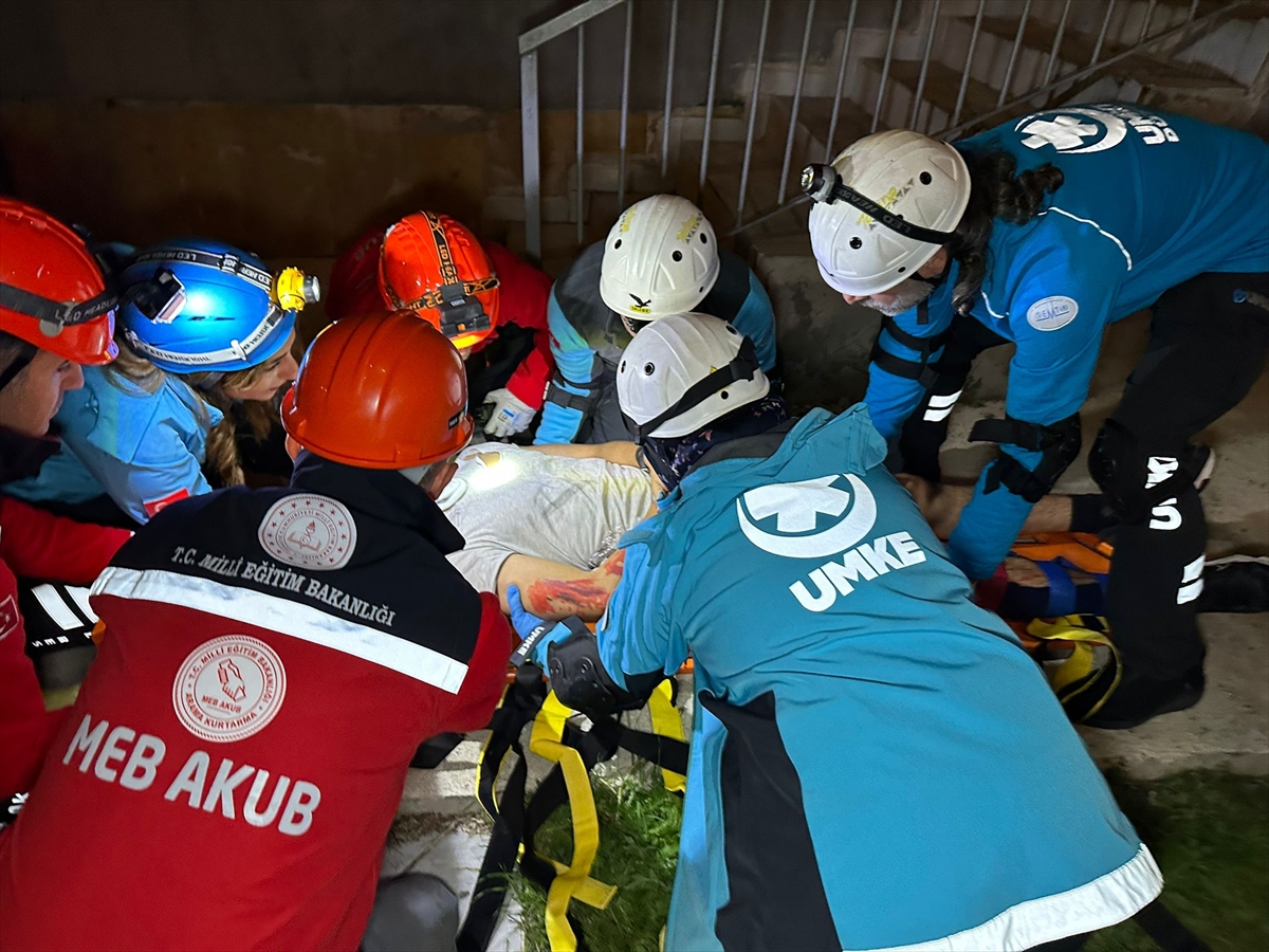 Düzce'de 6,3 büyüklüğünde deprem ve yangın senaryosuyla tatbikat yapıldı