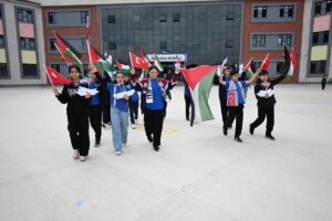 DÜZCE (AA) – Düzce'de öğrenciler, Gazze'ye insani yardım ulaştırmak için